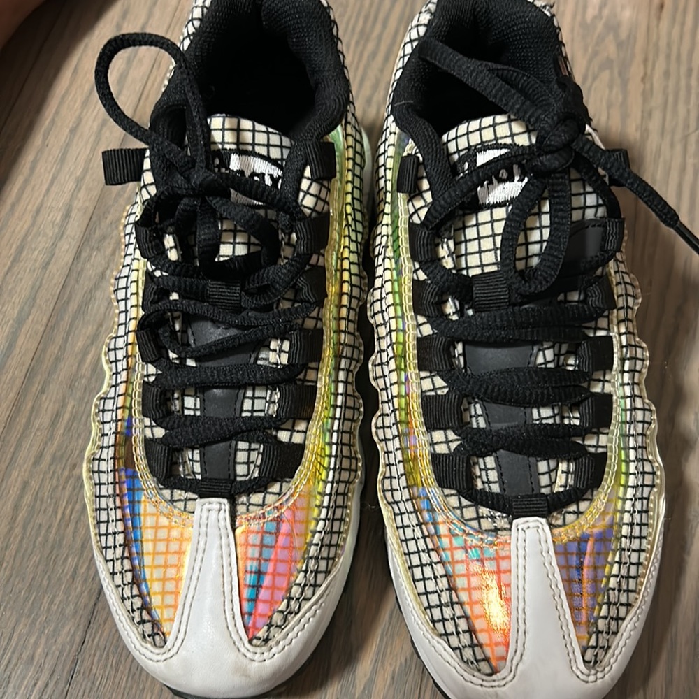 Nike - Picture 2 of 6